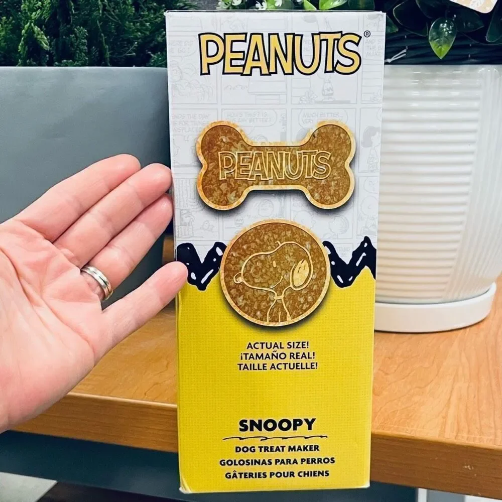 NWT in Package Gorgeous Uncanny Peanuts Snoopy Dog Red Treat Maker